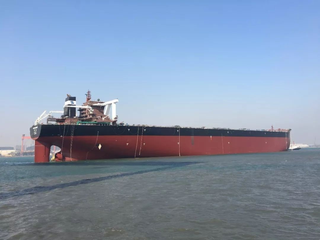 目前中国最大的货轮（中国最大的集装箱船多少万吨）