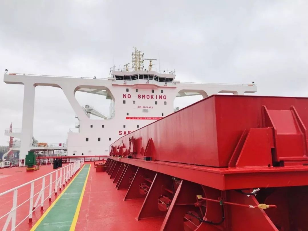 中国造“巨无霸”运输船，载重40万吨！它如何在海上安全航行的？