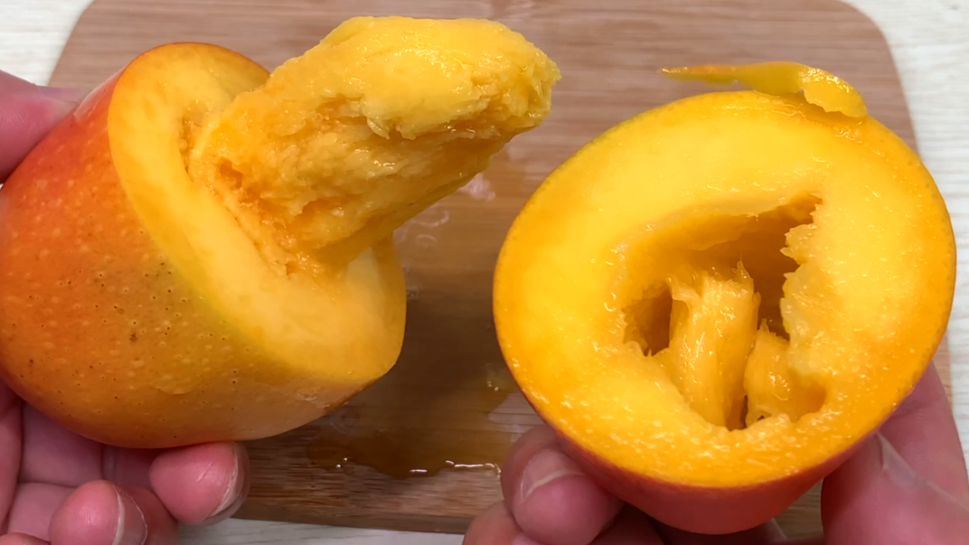 今天才知道，芒果中间切一刀，吃芒果时不脏手流汁，实在太方便了
