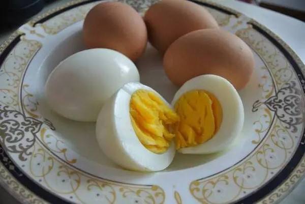 吃鸡蛋壳到底能不能补钙？别被骗了，真正补钙的是这几种食物