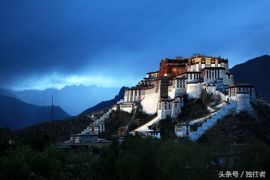 西藏最庞大最完整的古代宫堡建筑群布达拉宫