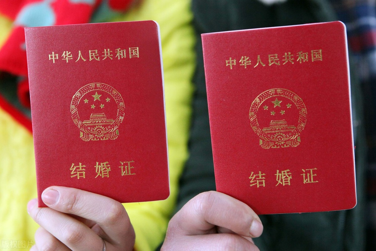 图说结婚证书花样变迁，中国人的爱和浪漫都在细节里_新华报业网