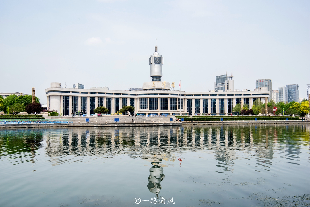 天津百年火车站，始建于清光绪年间，比著名的广州站早建74年