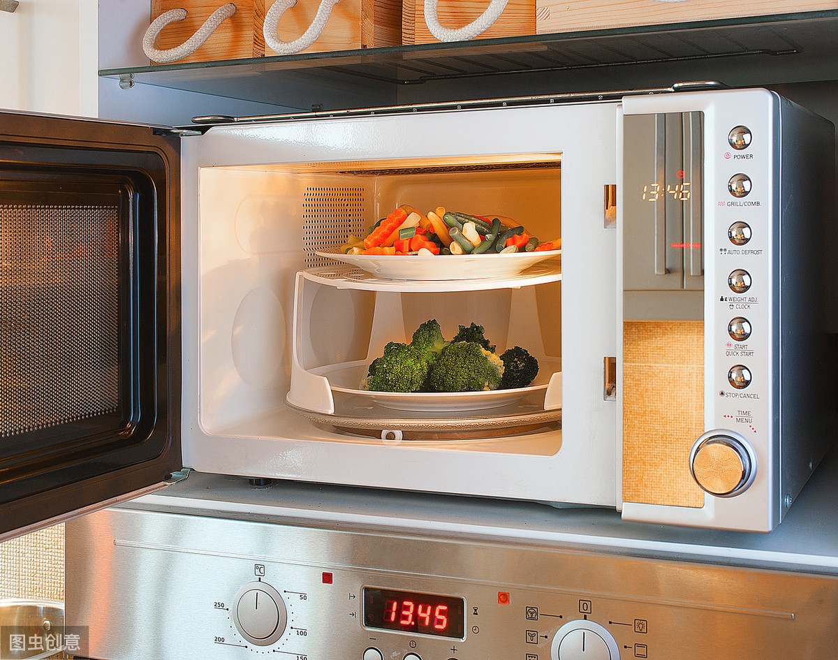 微波炉是什么工作原理，为何能够隔空快速加热食物？