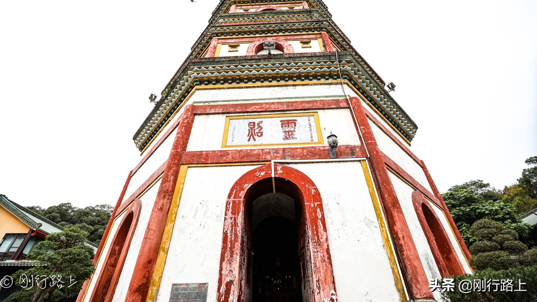 千年历史的南华寺，是我国最著名的佛教古刹