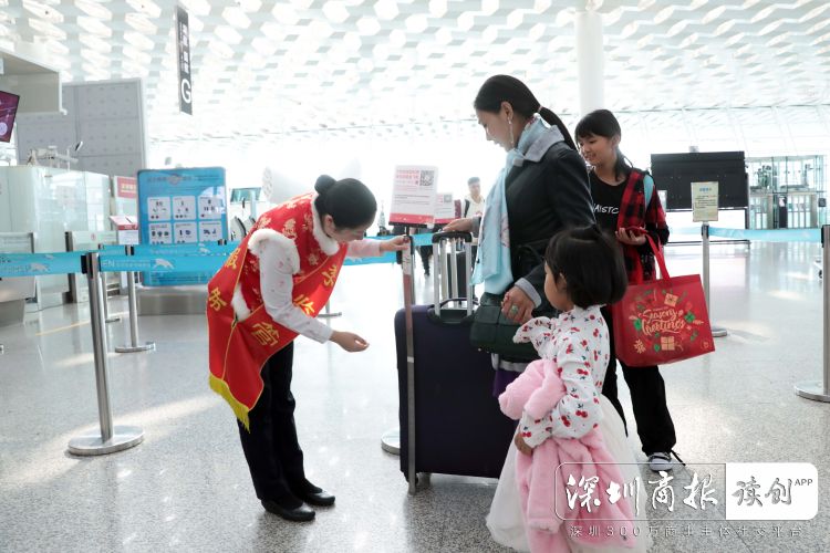 深圳宝安国际机场夺得年度世界“最美”，还有全球最美、中国最美空姐出炉