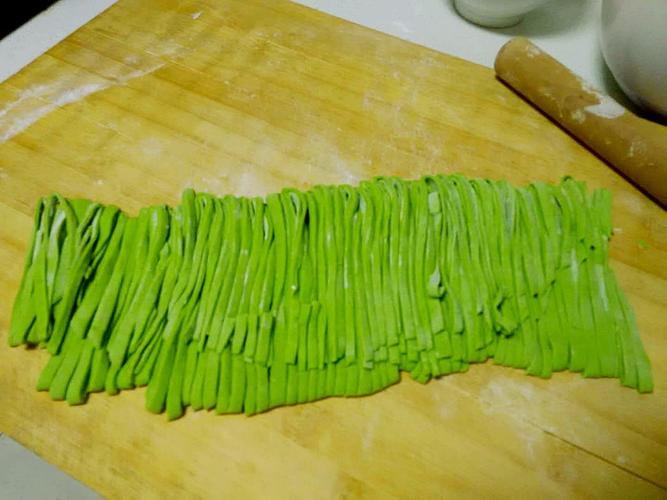 菠菜面怎么做颜色更绿